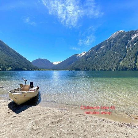 Private 2 Bedrooms Suite Near Hwy 1, Cultus Lake, Heritage Park, Fishing, Coliseum Chilliwack Exteriér fotografie