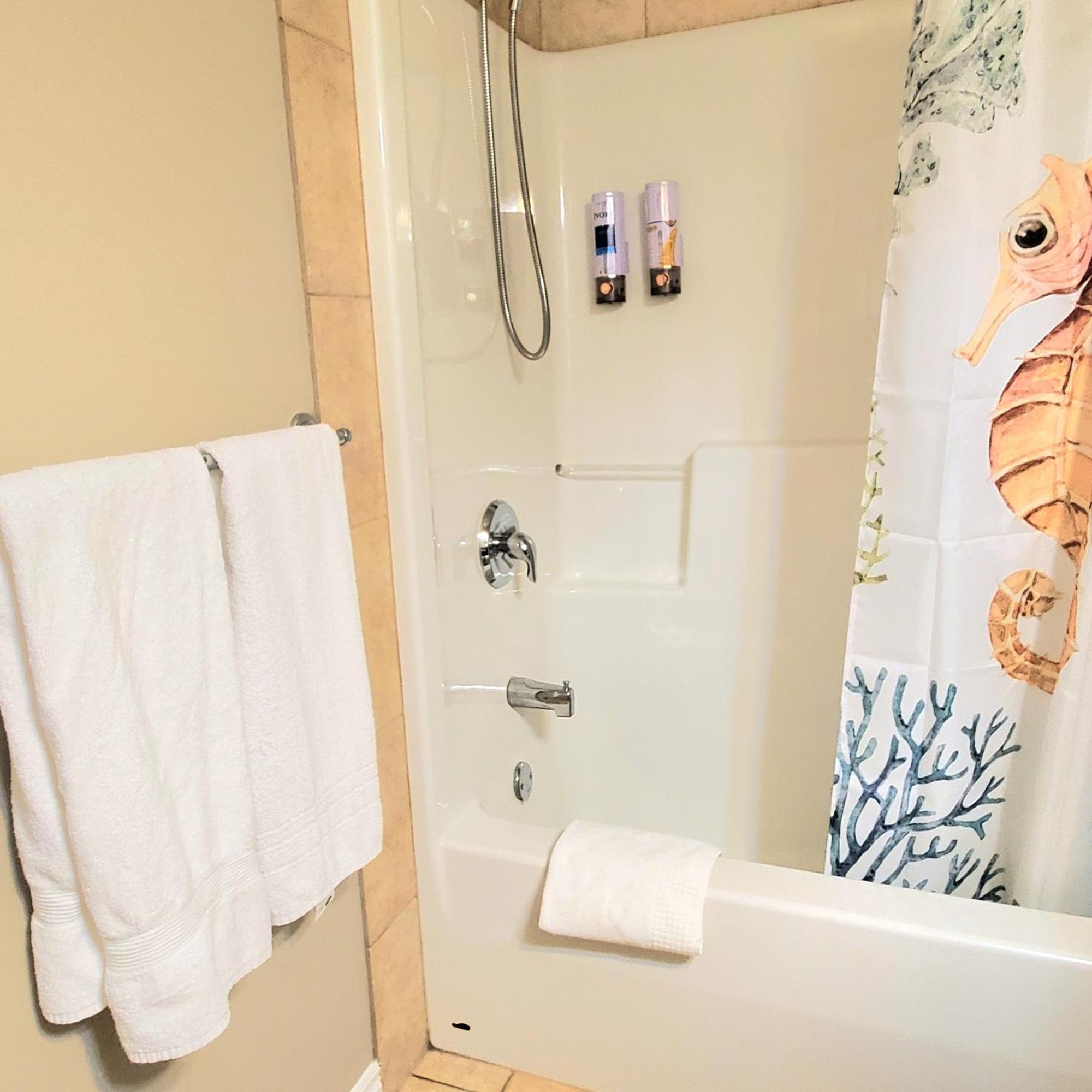 Private 2 Bedrooms Suite Near Hwy 1, Cultus Lake, Heritage Park, Fishing, Coliseum Chilliwack Pokoj fotografie